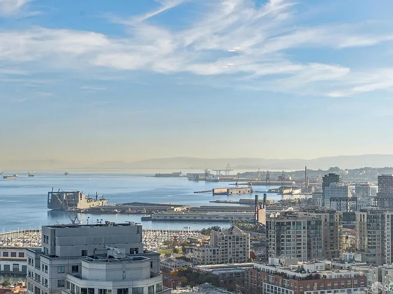201 Folsom St #33D — Photo 37