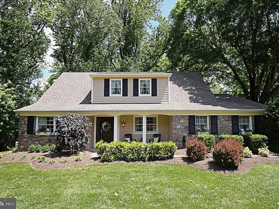 1st image of 1138 University Dr