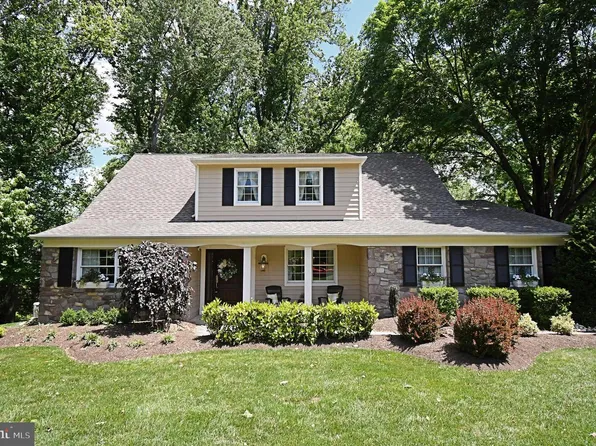 1138 University Dr, Yardley, PA 19067