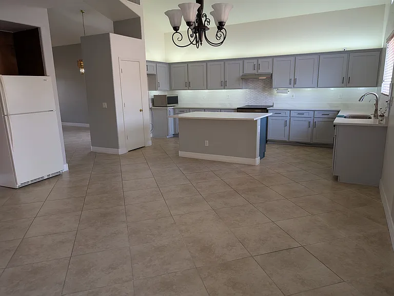 1831 S 105th Dr — Photo 7