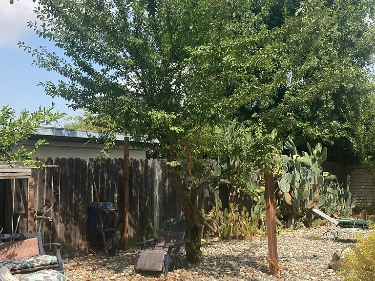 1925 Drexel Dr — Photo 7