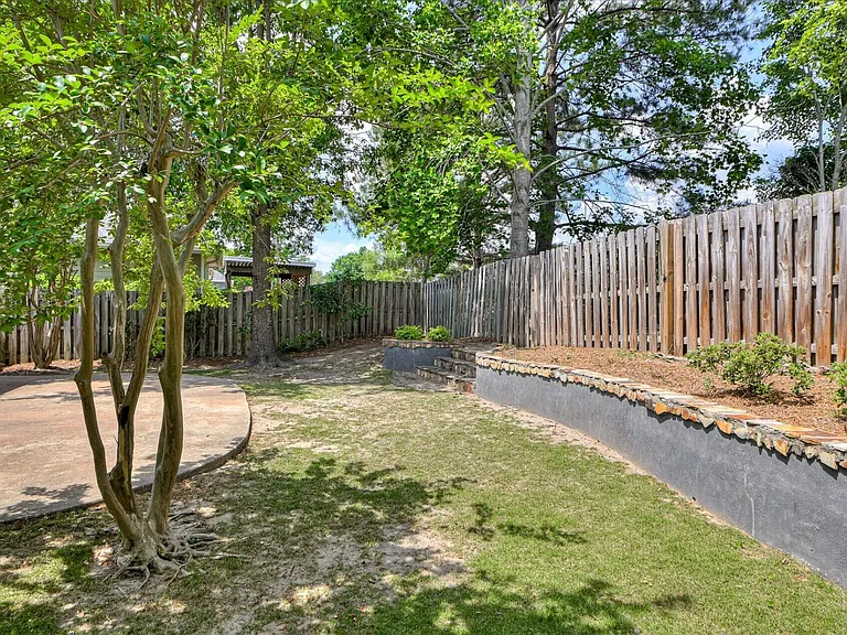 2037 Magnolia Pkwy — Photo 27