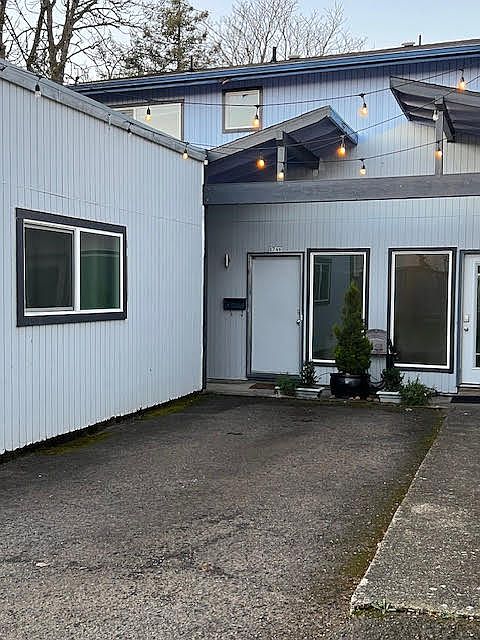 1st image of 8746 NE Glisan St
