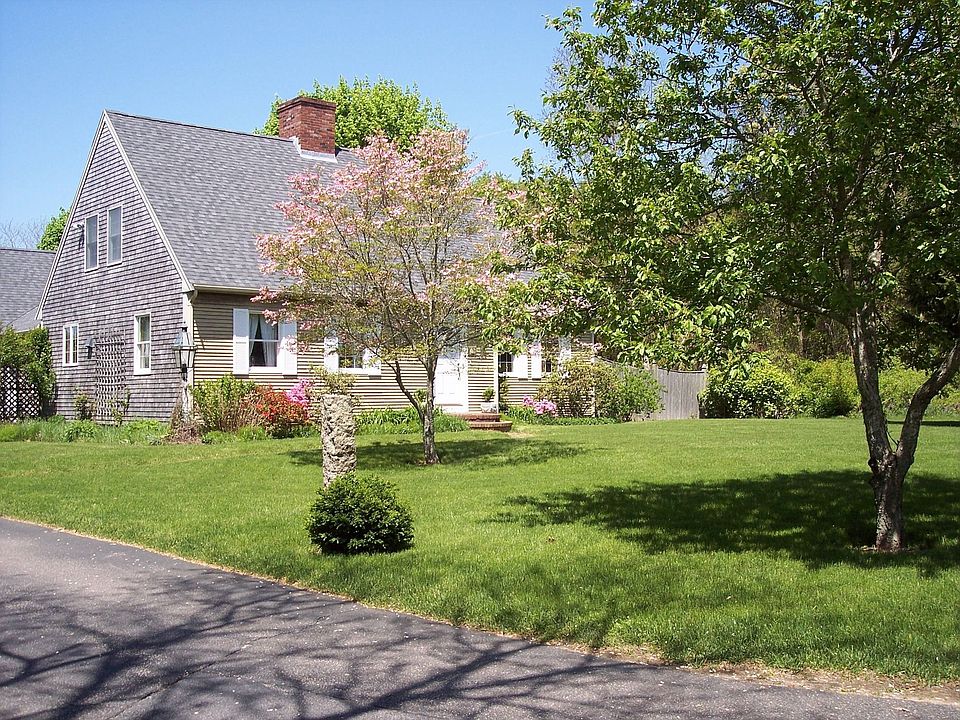 1st image of 11 Bay Colony Dr