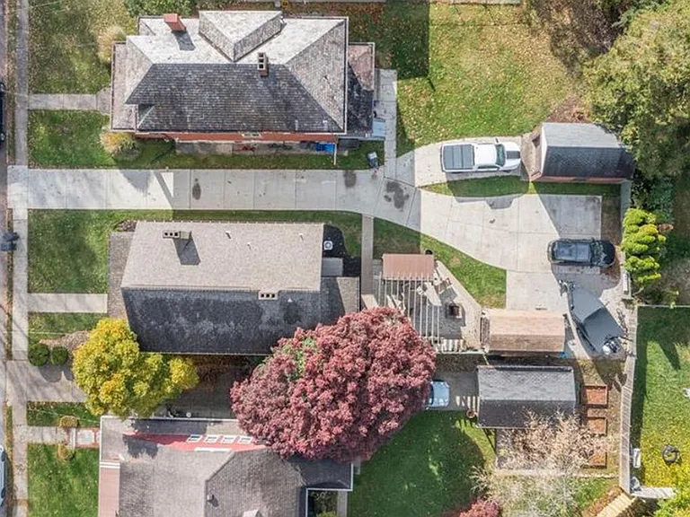 145 Oliver Ave — Photo 22