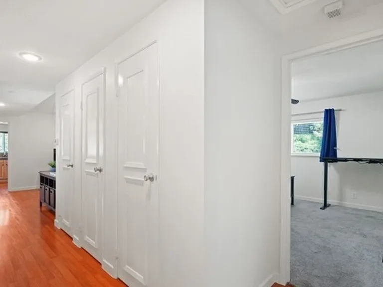 2590 Scott Pl — Photo 9