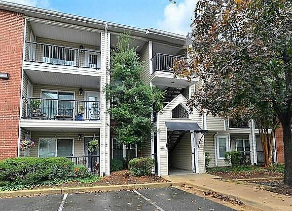 2nd image of 3305 Wyndham Cres #352