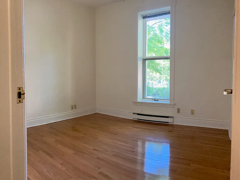 292 Laurier Ave E #6 — Photo 6