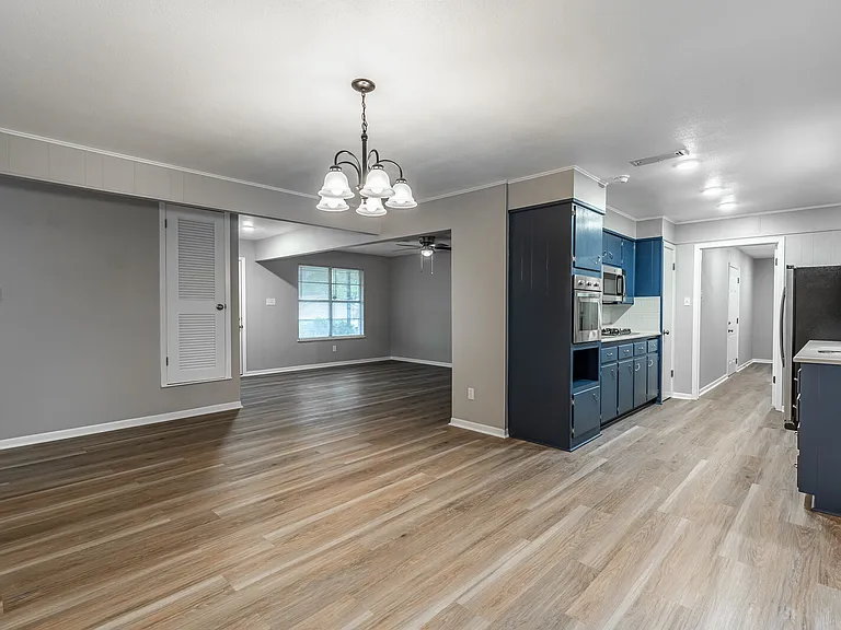 2724 Denise Dr — Photo 3