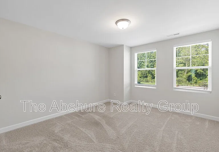 35 Village Edge Dr — Photo 34