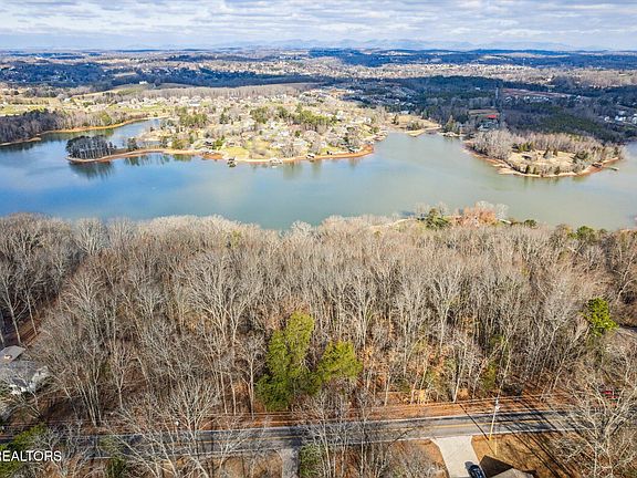 3rd image of 980 Phelps Rd