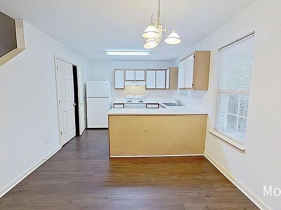 5th image of 319 Saint Rosea Dr