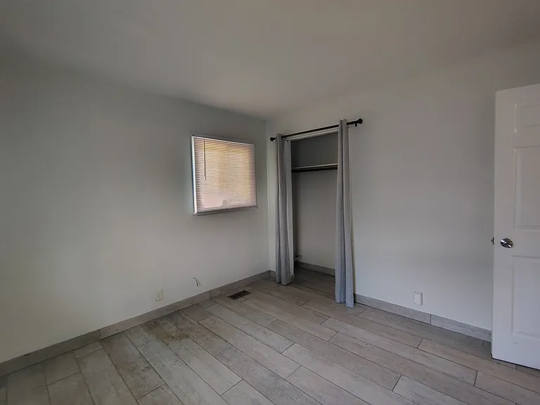 903 Holiday Dr — Photo 11