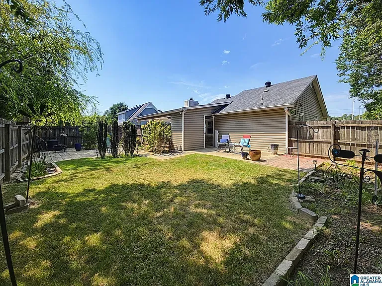 3 bed, 1176 sqft, $1,945 — Photo 3