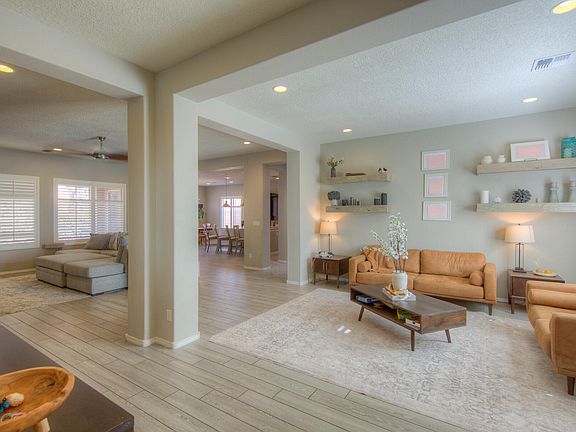 5th image of 4014 Plaza Colina NE