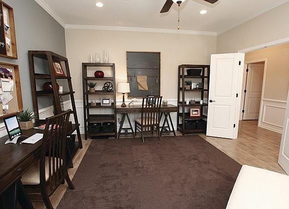 Large office, family room or convert to forth bedroom