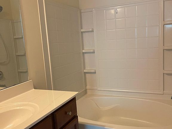 3rd image of 200 Fern Crest Dr