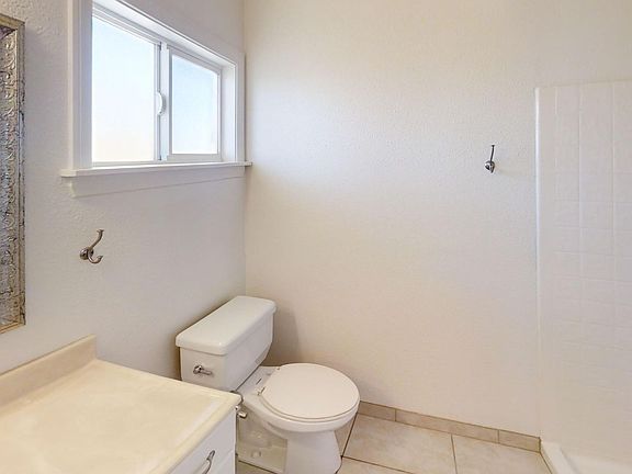 4th image of 159 E Avenue L #1/2