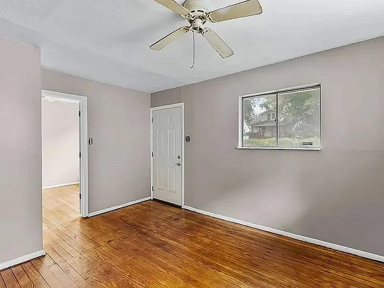 7024 Idlewild Ave — Photo 2