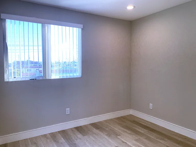 122 E 29th St #1 — Photo 20