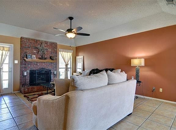 5th image of 302 Bryan Pl
