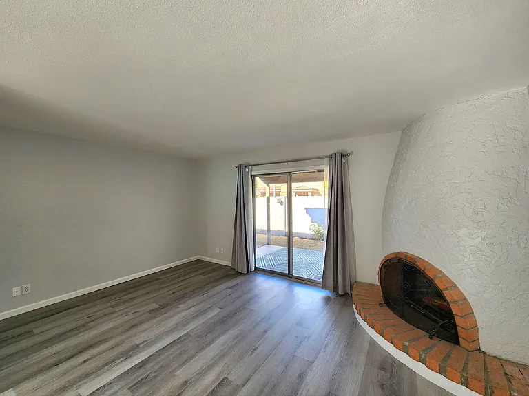 1168 E Cochise Dr — Photo 4
