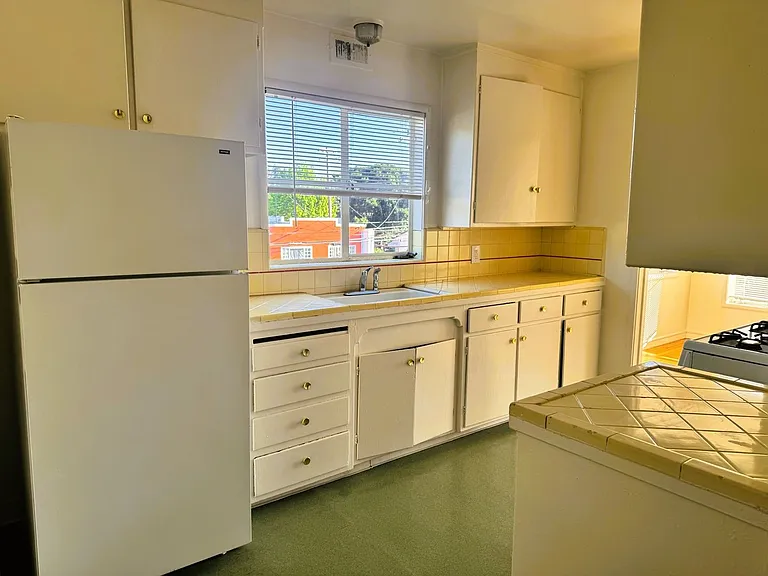 3105 High St — Photo 1