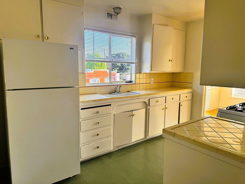 1st image of 3105 High St APT 24