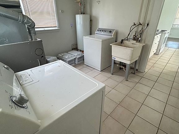 5th image of 25295 Leach St