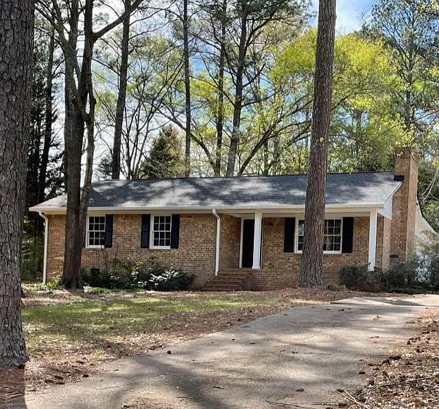 3 bed, 1401 sqft, $2,350 — Photo 3