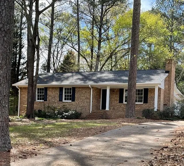 1041 Crooked Creek Ct — Photo 3