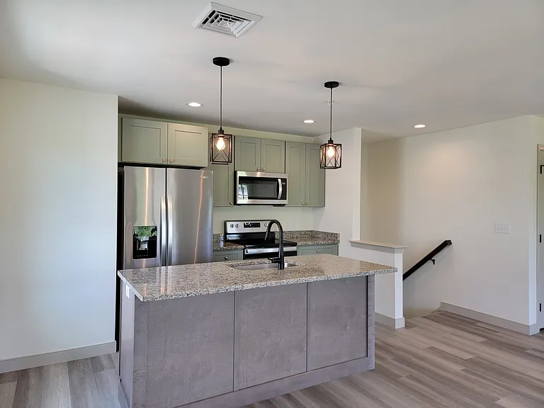 11 Yacht Ave #B — Photo 2