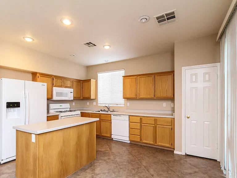 2422 Predera Ave — Photo 4
