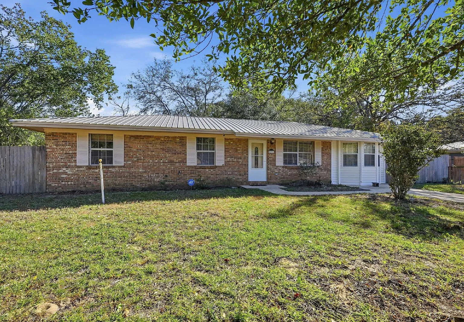 2 bed, 1.5 bath, 1314 sqft, $1,550 — Photo 3