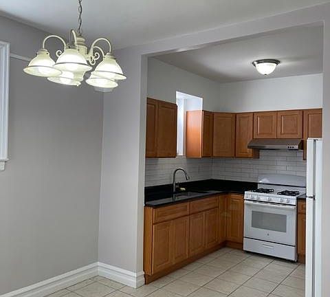 5th image of 2326 E 17th St #2F