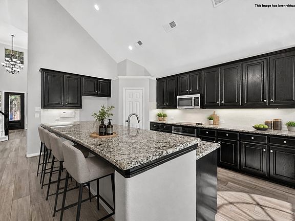 4th image of 305 Victory Ln