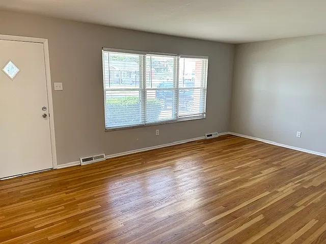 3 bed, 3.0 bath, 1656 sqft, $2,225 — Photo 3
