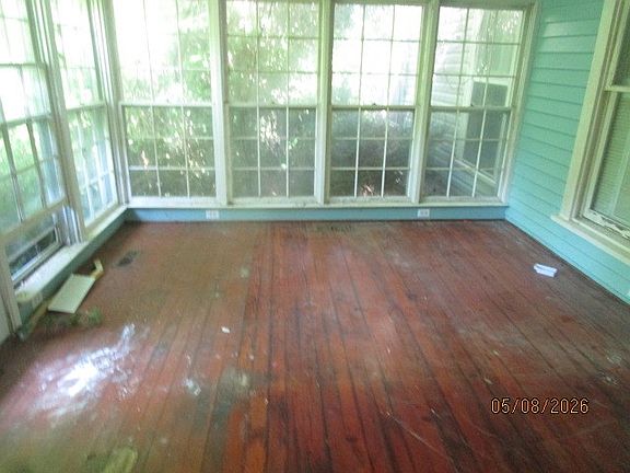 4th image of 133 S Bailey Ave