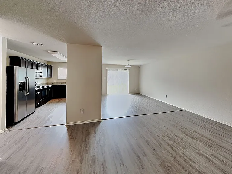 7605 Lake Vista Way — Photo 3