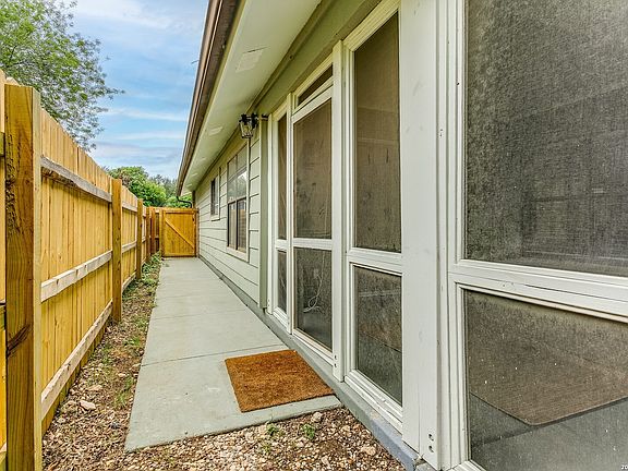 5th image of 11018 Almond Park