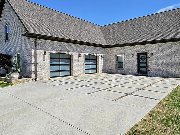 2nd image of 25908 Camden Ct