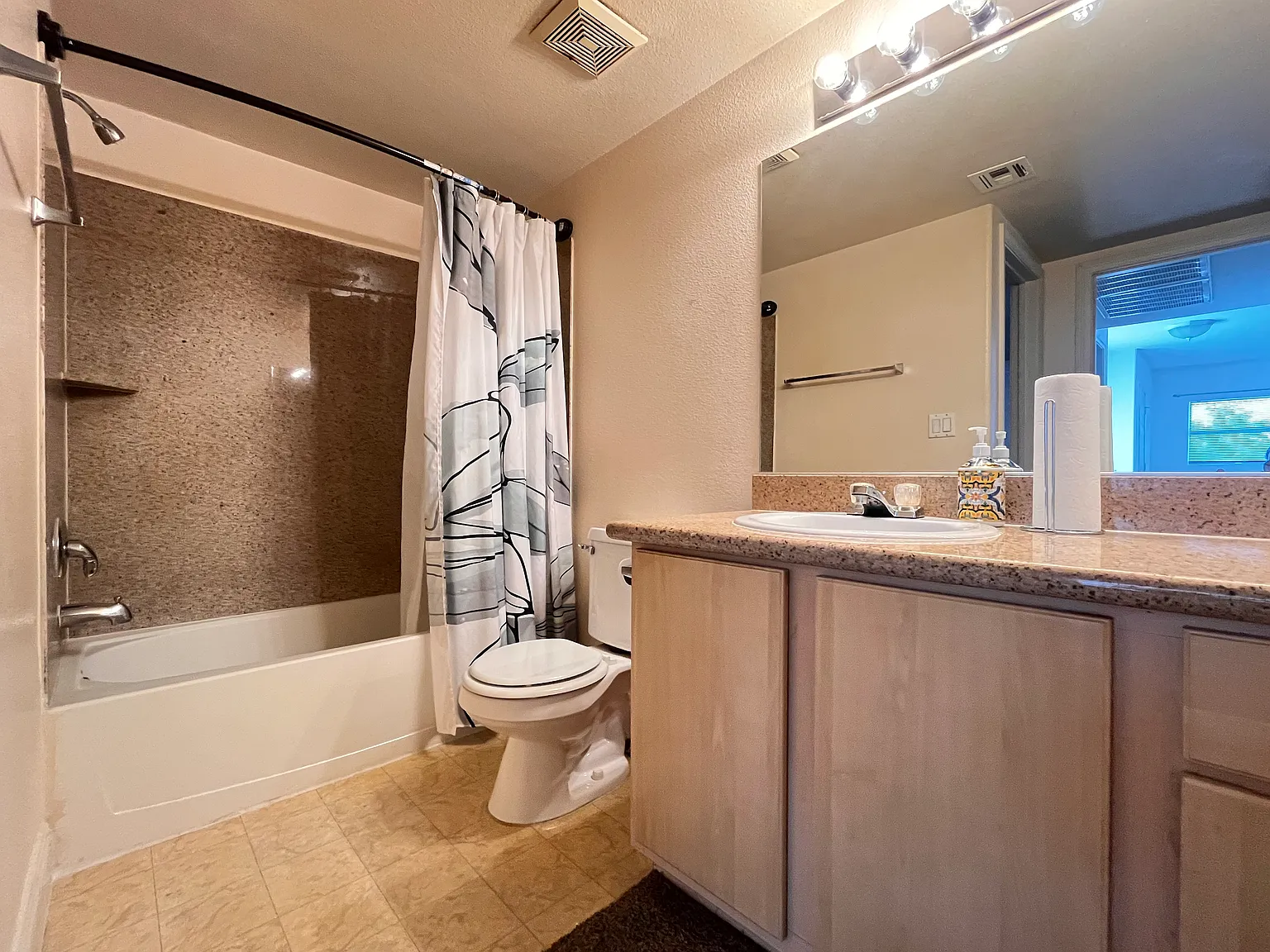 2 bed, 914 sqft, $1,450 — Photo 4