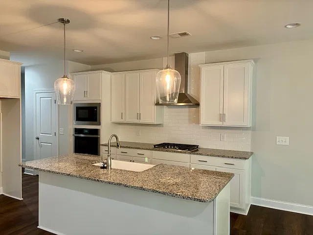 3 bed, 2.5 bath, 2267 sqft, $3,200 — Photo 3