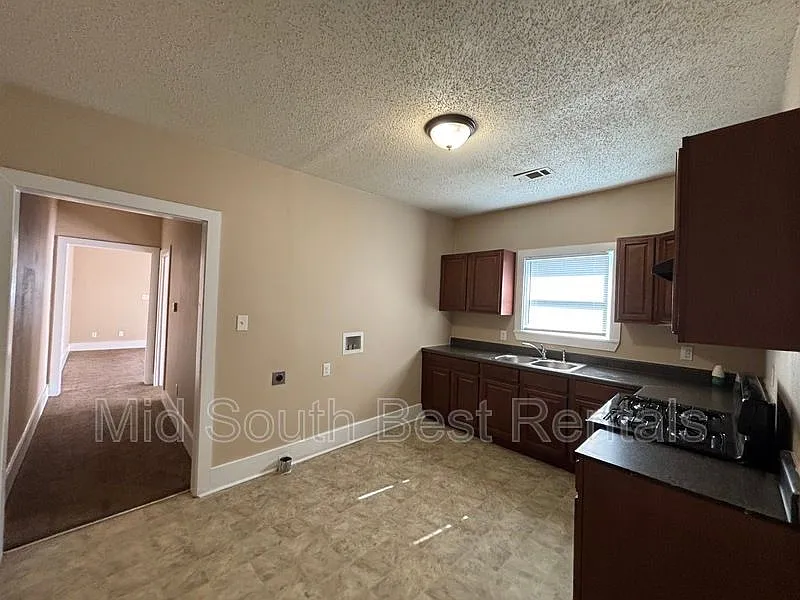 4202 Alma St — Photo 2
