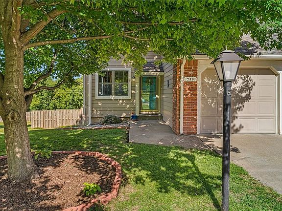 2nd image of 936 Alma Dr