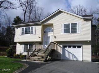 117 Squirrel Rd, Dingmans Ferry, PA 18328