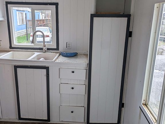 2nd image of 216 W Curtis St #41