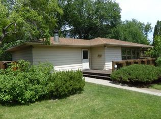 905 Arthur Dr, Bismarck, ND 58501