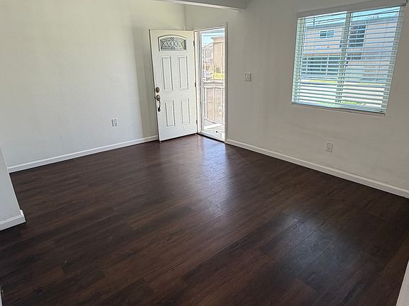 2nd image of 414 N Vine Ave