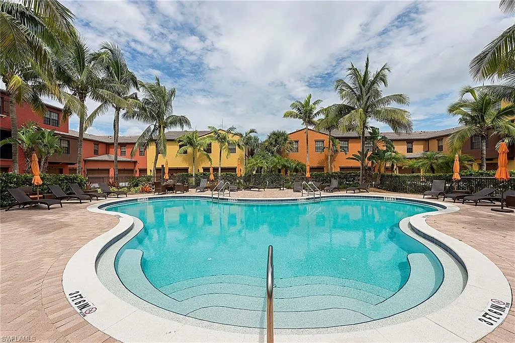 2 bed, 2.5 bath, 1520 sqft, $6,500 — Photo 2